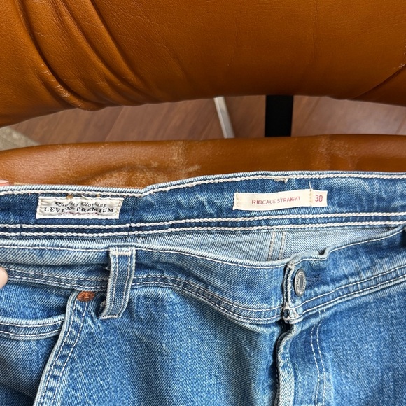 Levi’s Ribcage Straight Denim Jeans - Picture 2 of 3